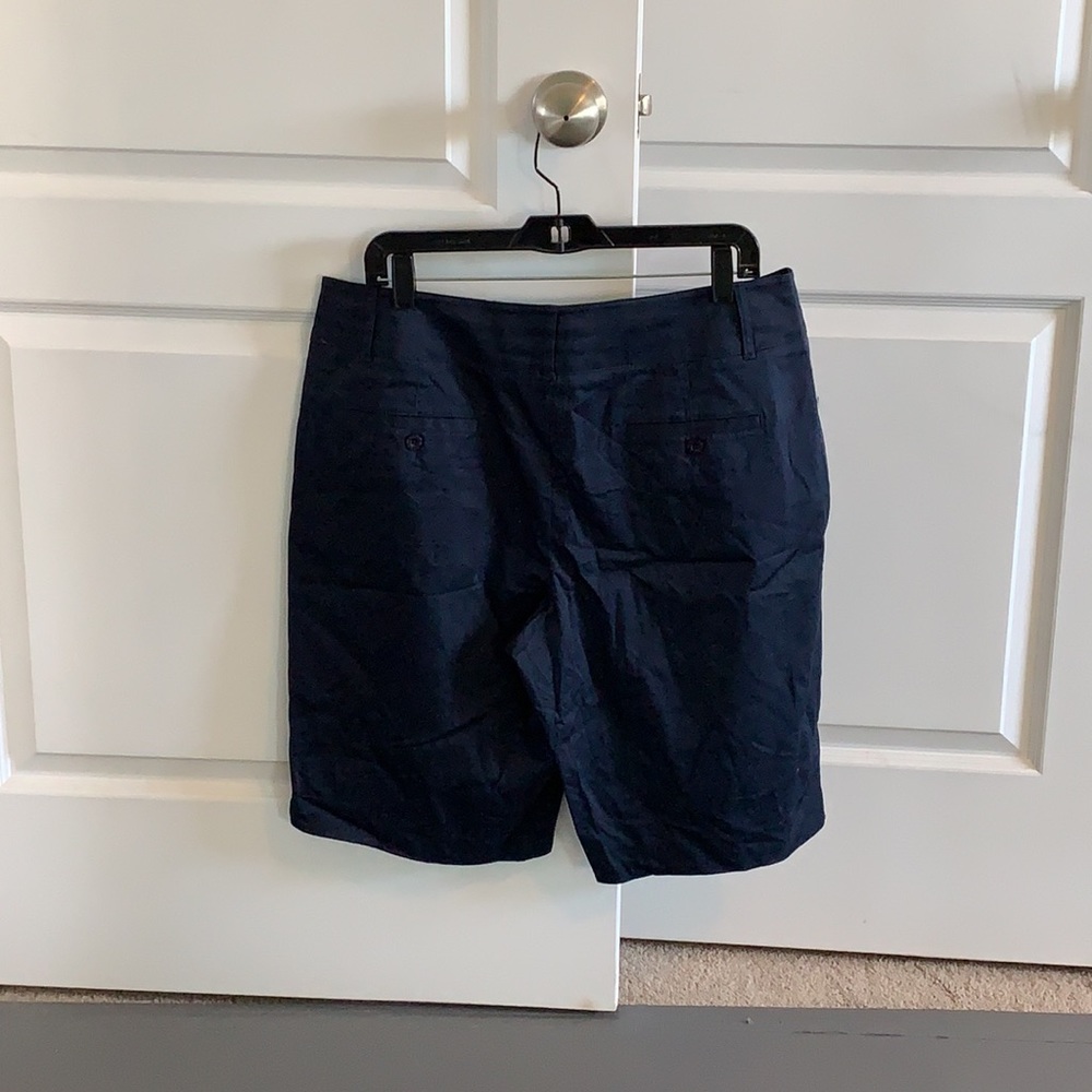 NWOT IZOD navy blue flex Bermuda shorts - Picture 2 of 3
